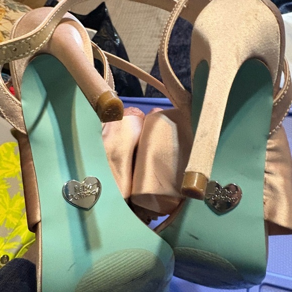 BETSEY JOHNSON SB SCOTI HEELS NUDE SATIN CRYSTAL size 7 - Picture 4 of 5